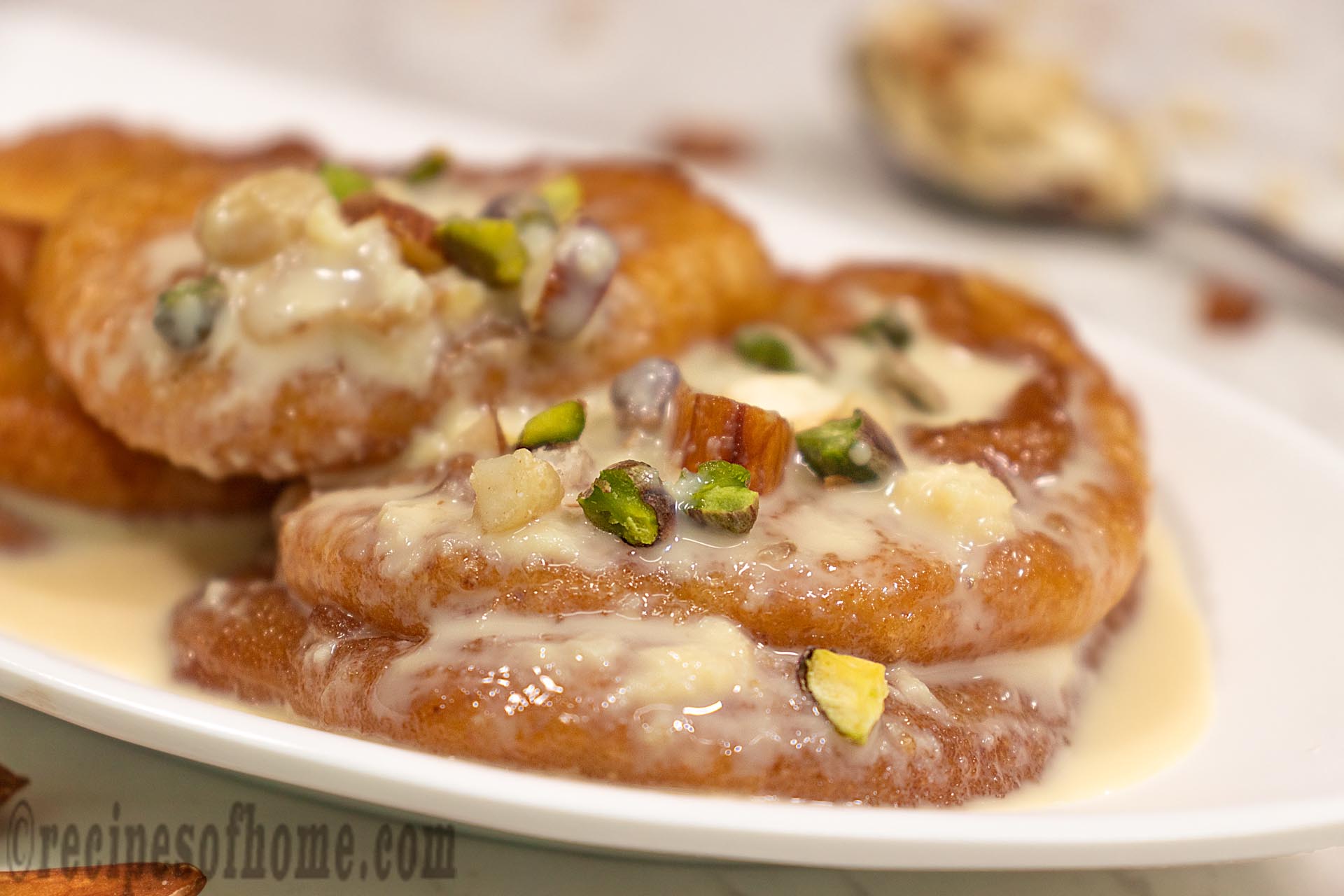 malpua-recipe-with-rabri-serve-on-white-plate