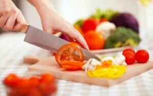 How to cut tomatoes