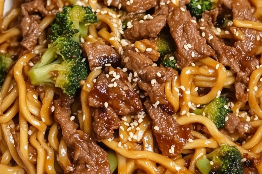 Beef and Broccoli Lo Mein Noodles 1